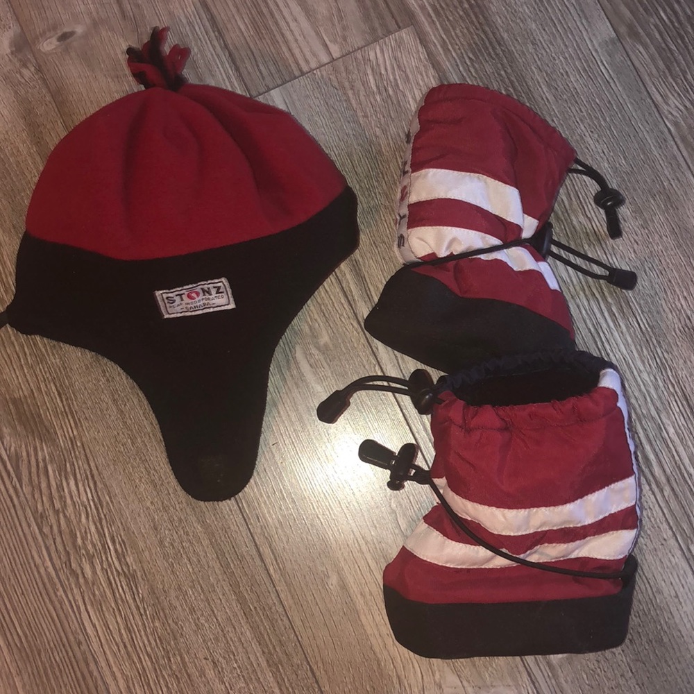 Stonz Medium Boots & Reversible Chinstrap Hat